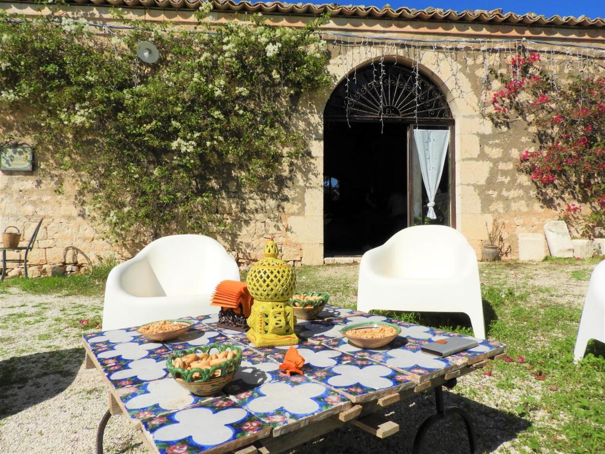 Il Baglio Di Kharrub Rural Guest House Pozzallo Luaran gambar